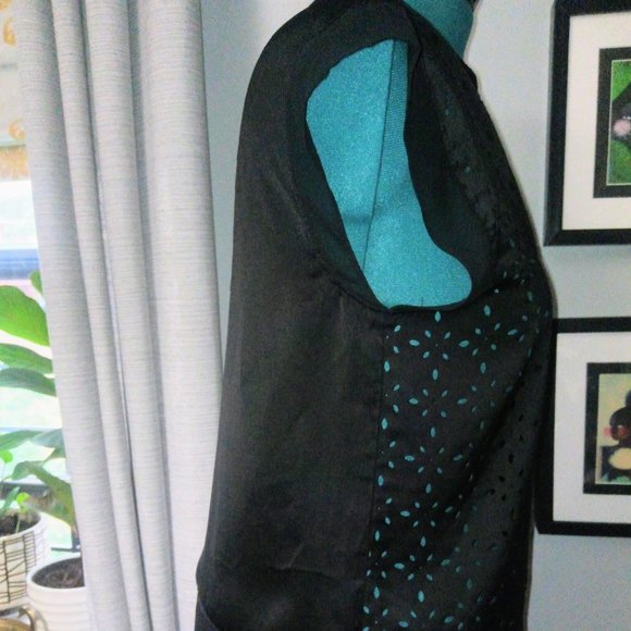 Vince Camuto Short-Sleeved Cutout Detail Blouse Sz S - Picture 11 of 15